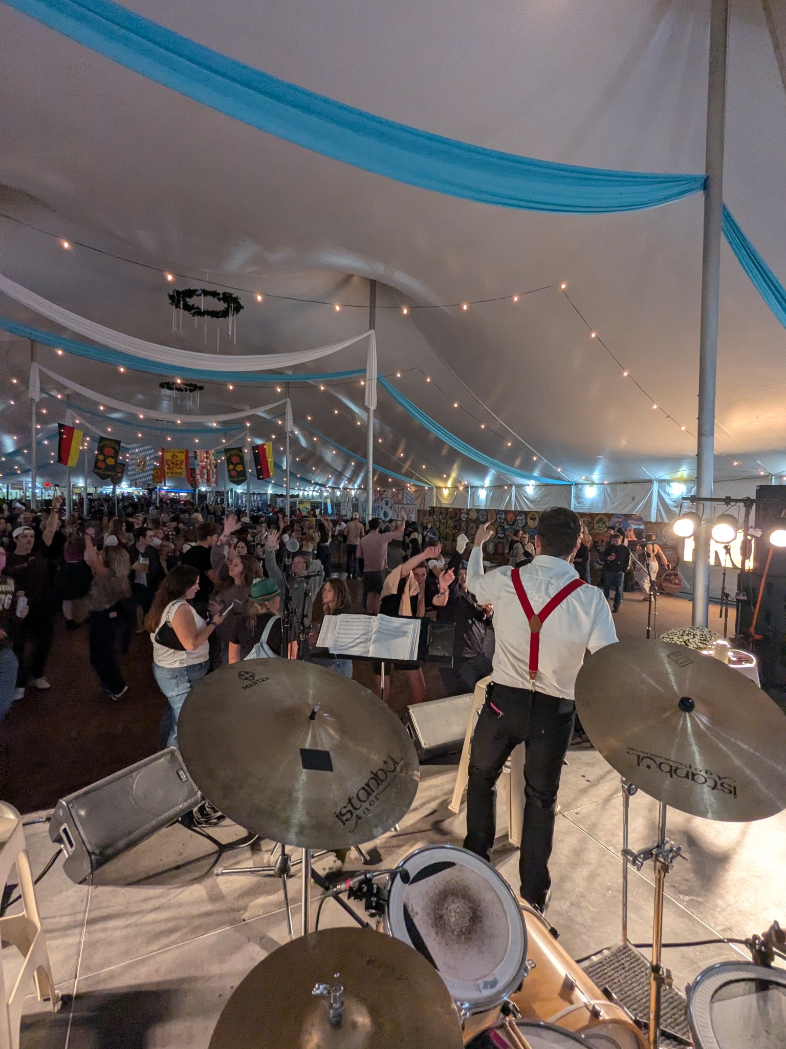 Crowd enjoying Polka-Zeit